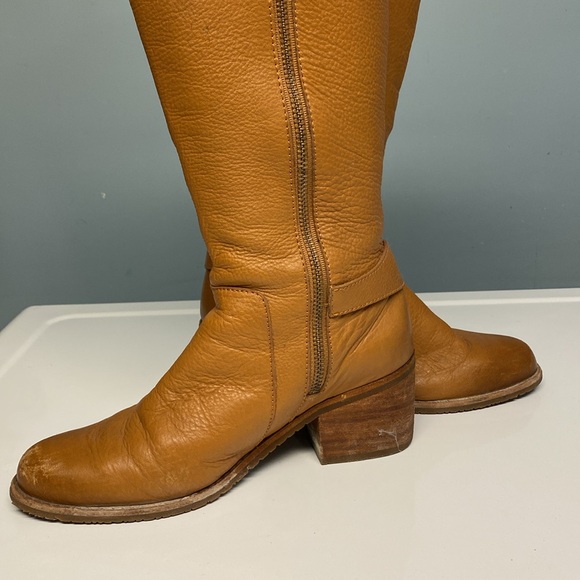 Premium-quality Leather Boots - Picture 6 of 9